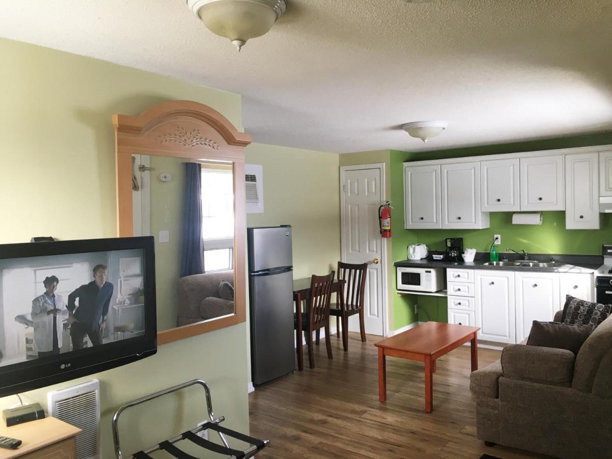 Lakeshore Motel 2*