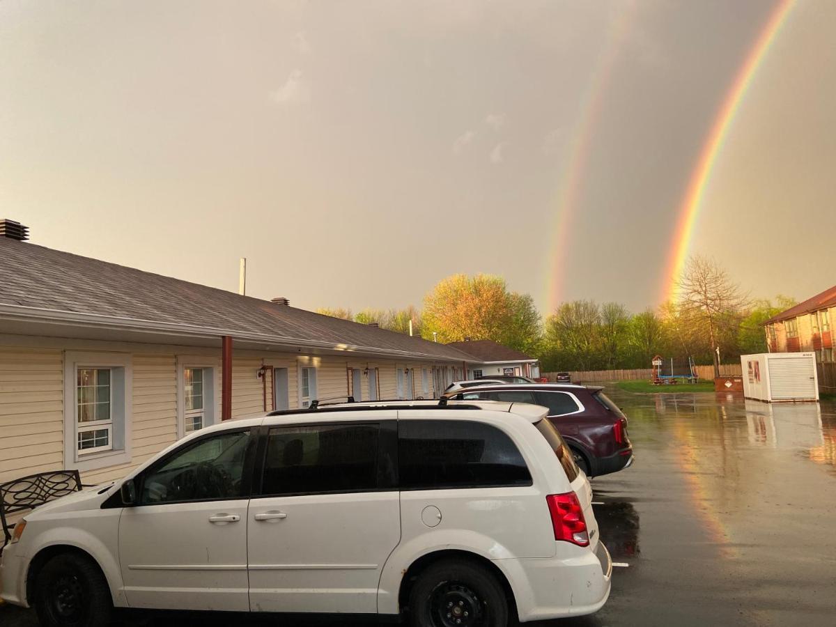 Lakeshore Motel 2*
