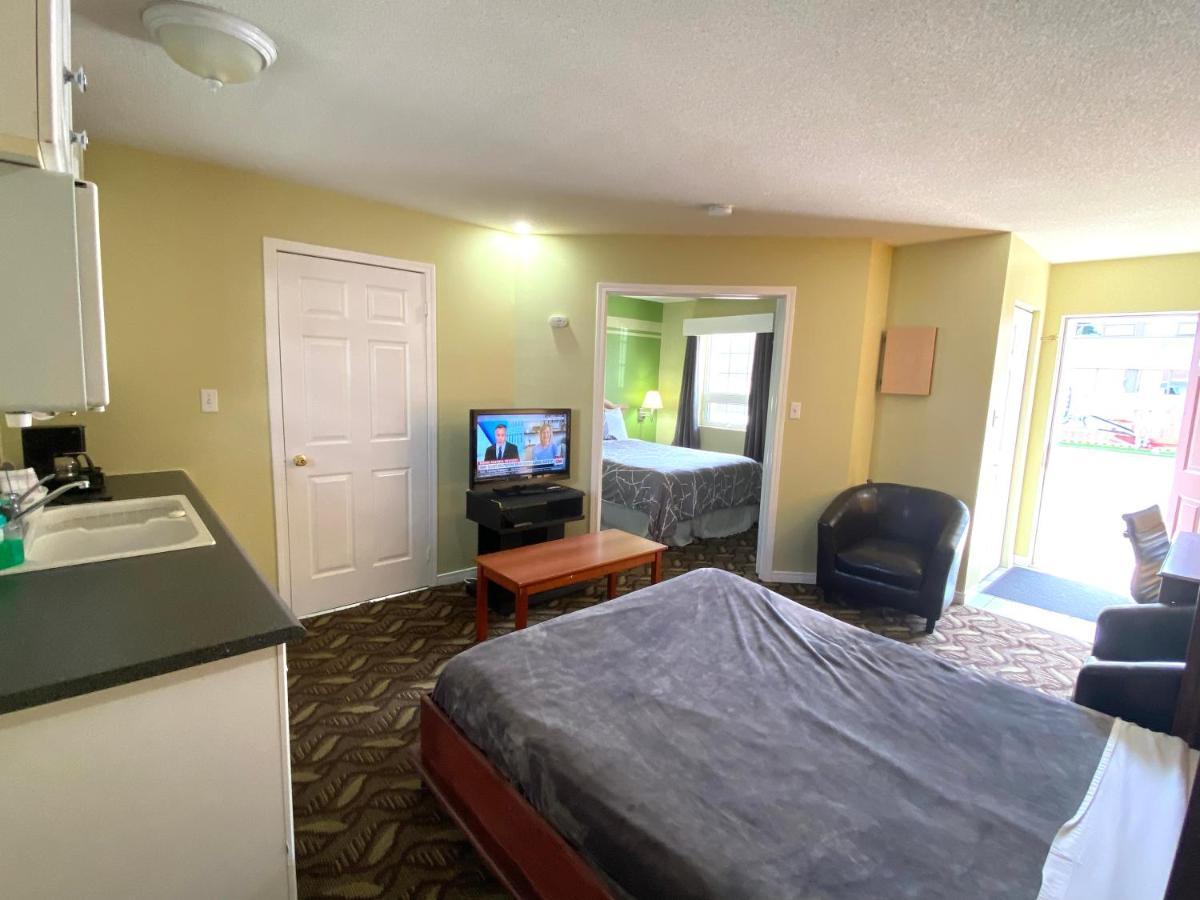 Lakeshore Motel 2*