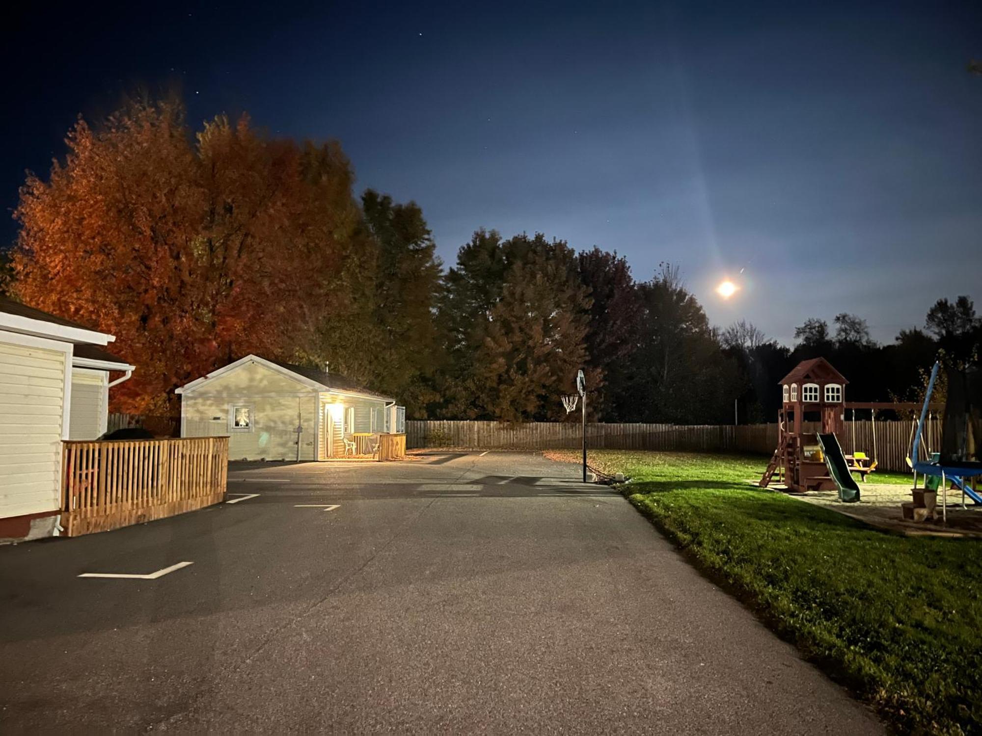 Lakeshore Motel